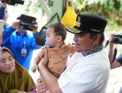 Pekan Imunisasi Nasional 2024 Polio, PJ Bahtiar Serahkan Vaksin Polio di Aralle