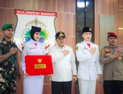 Persiapan HUT RI: Pemprov Sulbar Serahkan Duplikat Bendera Merah Putih ke Paskibraka