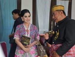 Pj Gubernur Sulbar Bahtiar Apresiasi Upaya Ibu Kapolda yang Dukung Penggunaan Tenun Mandar