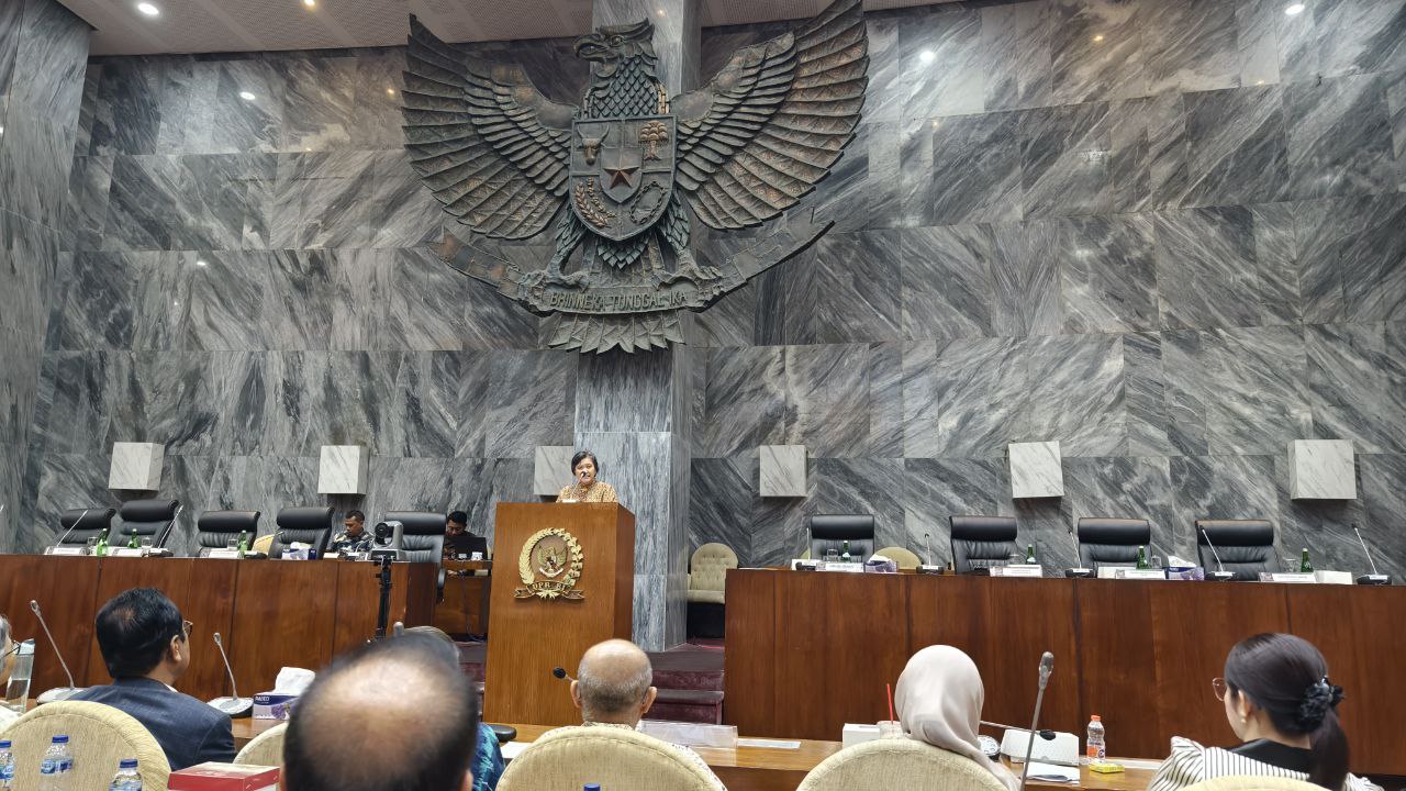 Lestari Moerdijat, wakil ketua MPR RI dan angota DPR RI, membuka FGD "Menuju UU Sisdiknas yang Konstitusional dan Mercerdaskan" di Ruang Rapat KK II Gedung Nusantara DPR RI.