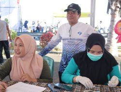 Peringati Hari Keluarga Nasional, Dinkes Kolaborasi BKKBN Sulbar Beri Pelayanan Kesehatan Gratis