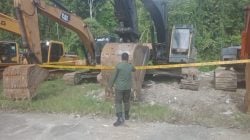 Gegara menjalankan aktivitas penambangan di kawasan hutan lindung di Desa Lariang, Kecamatan Tikke Raya, Kabupaten Pasangkayu, Sulbar, ditangkap aparat penegak hukum. (Sulbar Express)