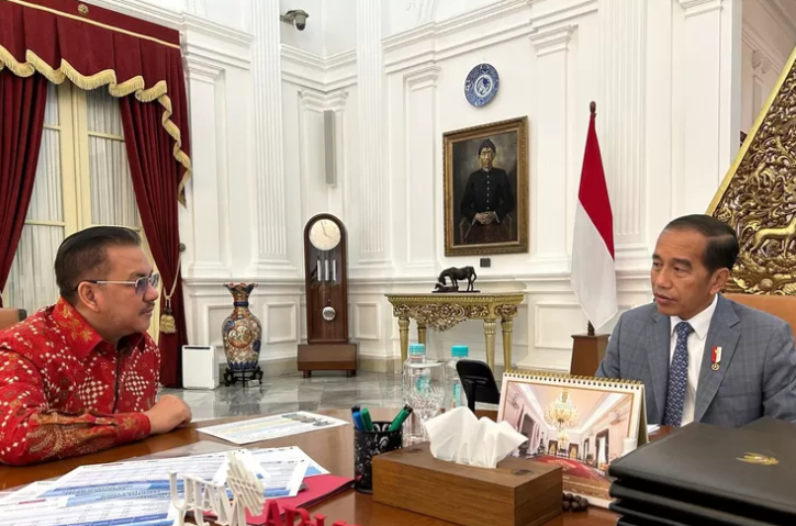 Denny JA Diskusi Empat Mata dengan Jokowi