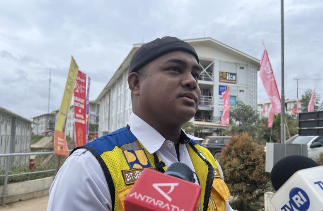 Kepala Divisi Logistik dan Keuangan Tim Transisi OIKN Yuda Ramadani Lubis memberi keterangan ketika ditemui di HPK IKN, Kalimantan Timur, Kamis (15/8/2024). ANTARA/Putu Indah Savitri