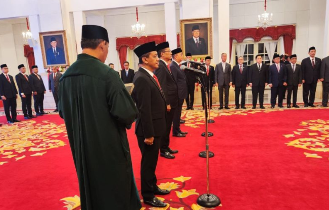 Suasana pelantikan menteri dan wakil menteri Kabinet Indonesia Maju Periode 2019-2024 oleh Presiden RI Joko Widodo di Istana Negara, Jakarta, Senin (19/8/2024). ANTARA/Mentari Dwi Gayati