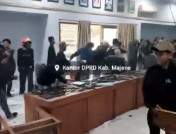 Demo Kawal Putusan MK di Majene Berujung Ricuh, Ruang Sidang DPRD Rusak Parah