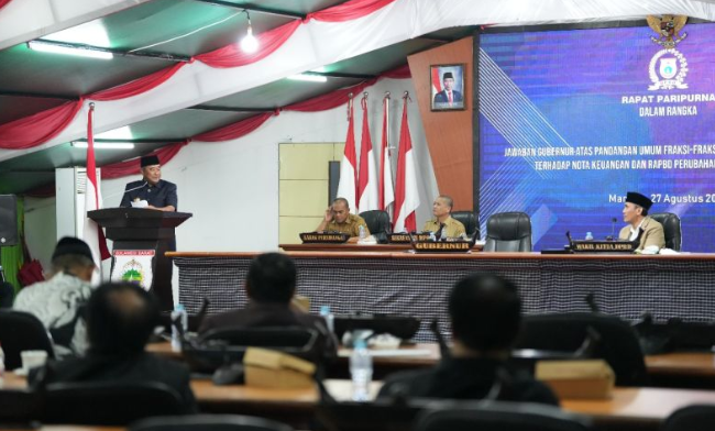 Penjabat Gubernur Sulbar Bahtiar Baharuddin pada sidang paripurna DPRD Sulbar di Mamuju, Rabu (28/8/2024). ANTARA Foto/HO Humas Pemprov Sulbar