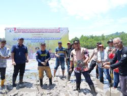 Pj Gubernur Sulbar Lanjutkan Gerakan Sepekan Menanam Mangrove di Pantai Batu Lombeng