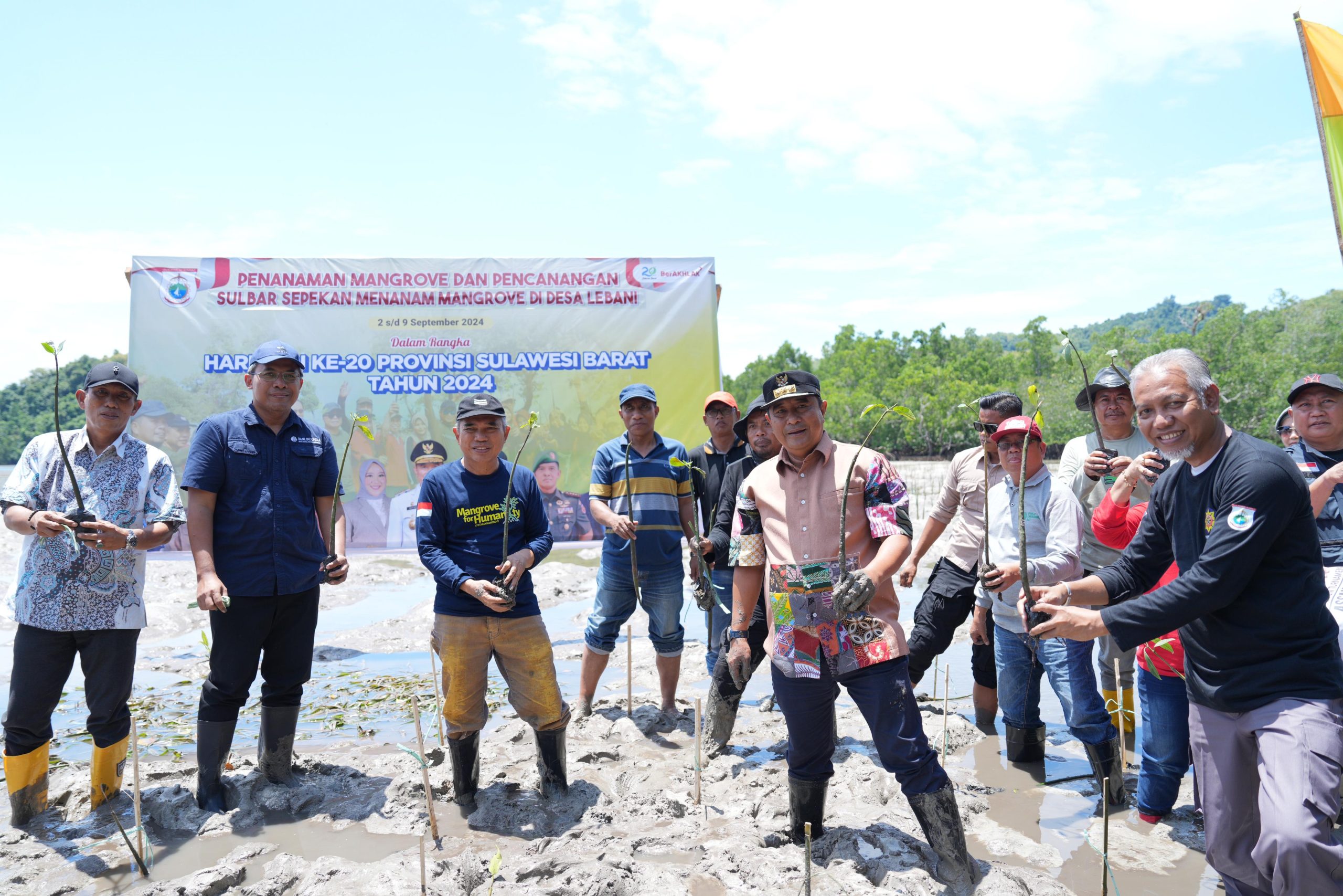 Pj Gubernur Sulbar Lanjutkan Gerakan Sepekan Menanam Mangrove di Pantai Batu Lombeng