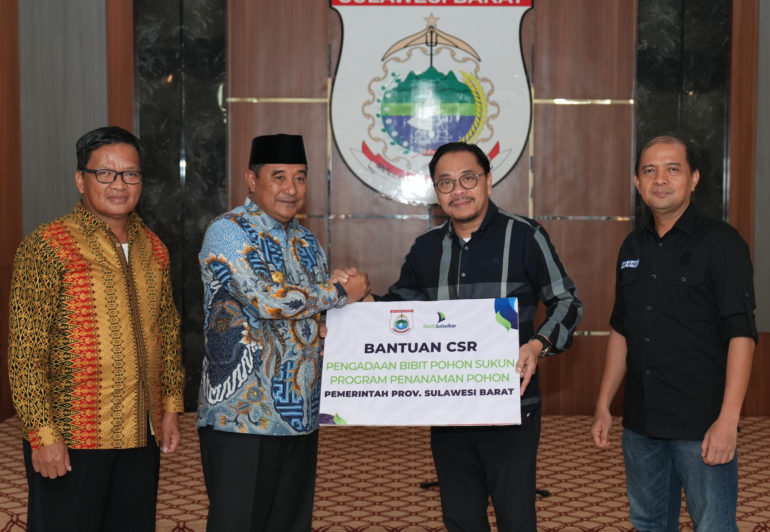 Dukung Perekonomian Sulbar, Bank Sulselbar Salurkan CSR Bantuan Bibit dan KUR