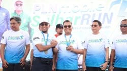 Sambut HUT Sulbar Dua Dekade, Sekprov Lepas Peserta Fun Run 4 KM Bersama PT PLN