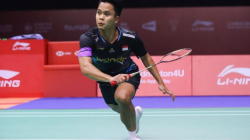 Tunggal putra Indonesia Anthony Sinisuka Ginting beraksi melawan wakil Denmark Viktor Axelsen pada babak semifinal Hong Kong Open 2024 di Hong Kong Coliseum, Sabtu (14/9/2024). (ANTARA/HO-PBSI)