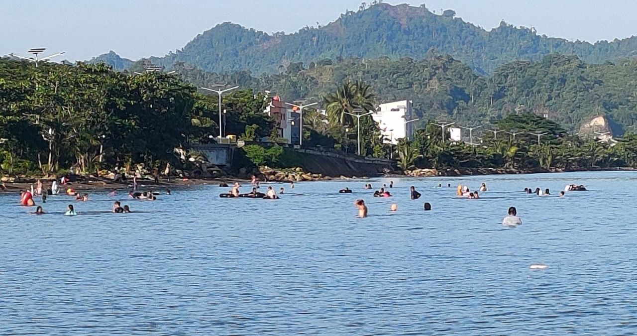 Satpolair Polresta Mamuju Lakukan Patroli Rutin di Pantai Arteri untuk Jamin Keselamatan Pengunjung