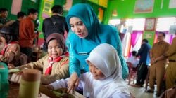 Pj Ketua PKK Sulbar Hadiri Simulasi Makan Gizi Gratis di SMPN 1 Pasangkayu