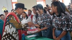 Pj Gubernur Bahtiar Gelar Uji Coba Makan Bergizi Seimbang Gratis di SMK Negeri 1 Sumarorong