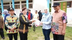 Tangani Stunting, Pj Ketua PKK Sofha Marwah Salurkan Bantuan untuk Ibu Hamil dan Baliita di Kecamatan Nosu