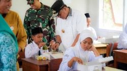 Pj Bahtiar Lakukan Uji Coba Makan Bergizi di Sekolah Madrasah