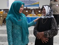 PKK Sulbar Serahkan Bantuan Sarana Prasarana Air Bersih di Pasangkayu