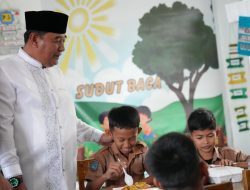 Uji Coba Makan Siang Bergizi Gratis di SD Inpres Puncak Mamuju dan Bagikan Alat Sekolah