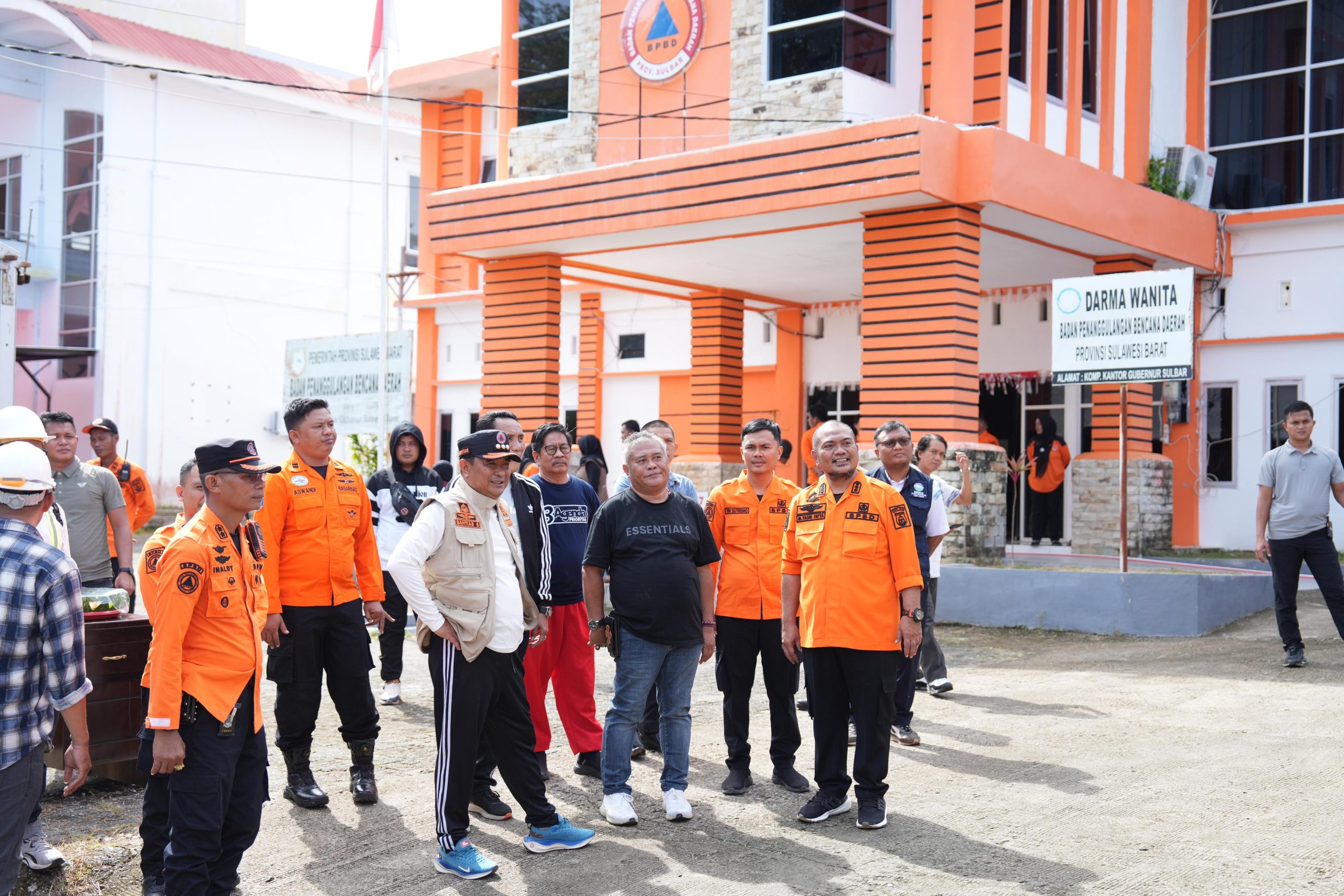 Pj Gubernur Bahtiar Lakukan Peletakan Batu Pertama Pembangunan Pusdalops BPBD Sulbar