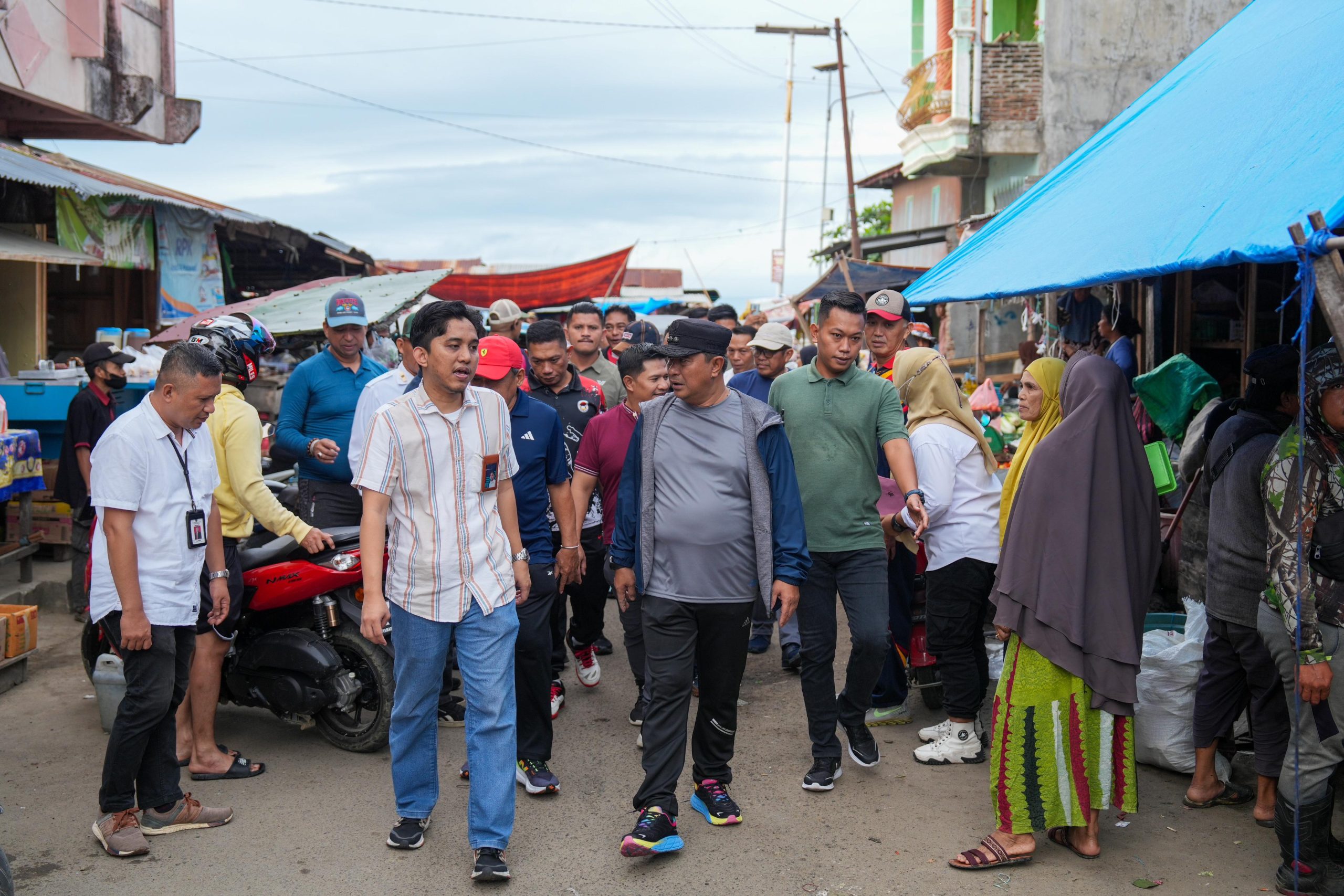 Kunker di Polman, Pj Bahtiar Bersama Pemkab Jalan Sehat dan Pantau Pasar