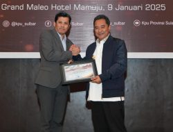 Berkat Dedikasi pada Penyelenggaraan Pilkada 2024, Pj Bahtiar Dapat Penghargaan dari KPU Sulbar