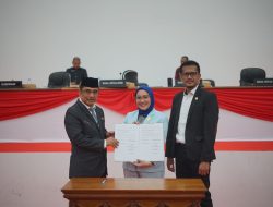 Pj Sekprov Amujib Hadiri Rapat Paripurna DPRD Sulbar, Bahas Tiga Agenda