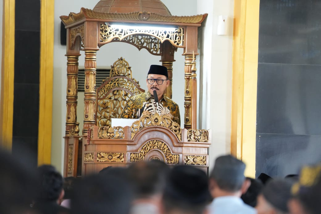 Shalat Jumat di Masjid Baitul Anwar, SDK Ajak Masyarakat Doakan Kepemimpinan Daerah