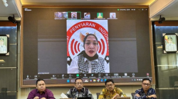 omisioner KPI Pusat Evri Rizqi Monarshi memberikan keterangan secara daring dalam konferensi pers Pengumuman Hasil Seleksi Administrasi KPID Provinsi Kalsel 2024-2027 di Banjarbaru, Kalimantan Selatan, Jumat (14/3/2025). ANTARA/Tumpal Andani Aritonang