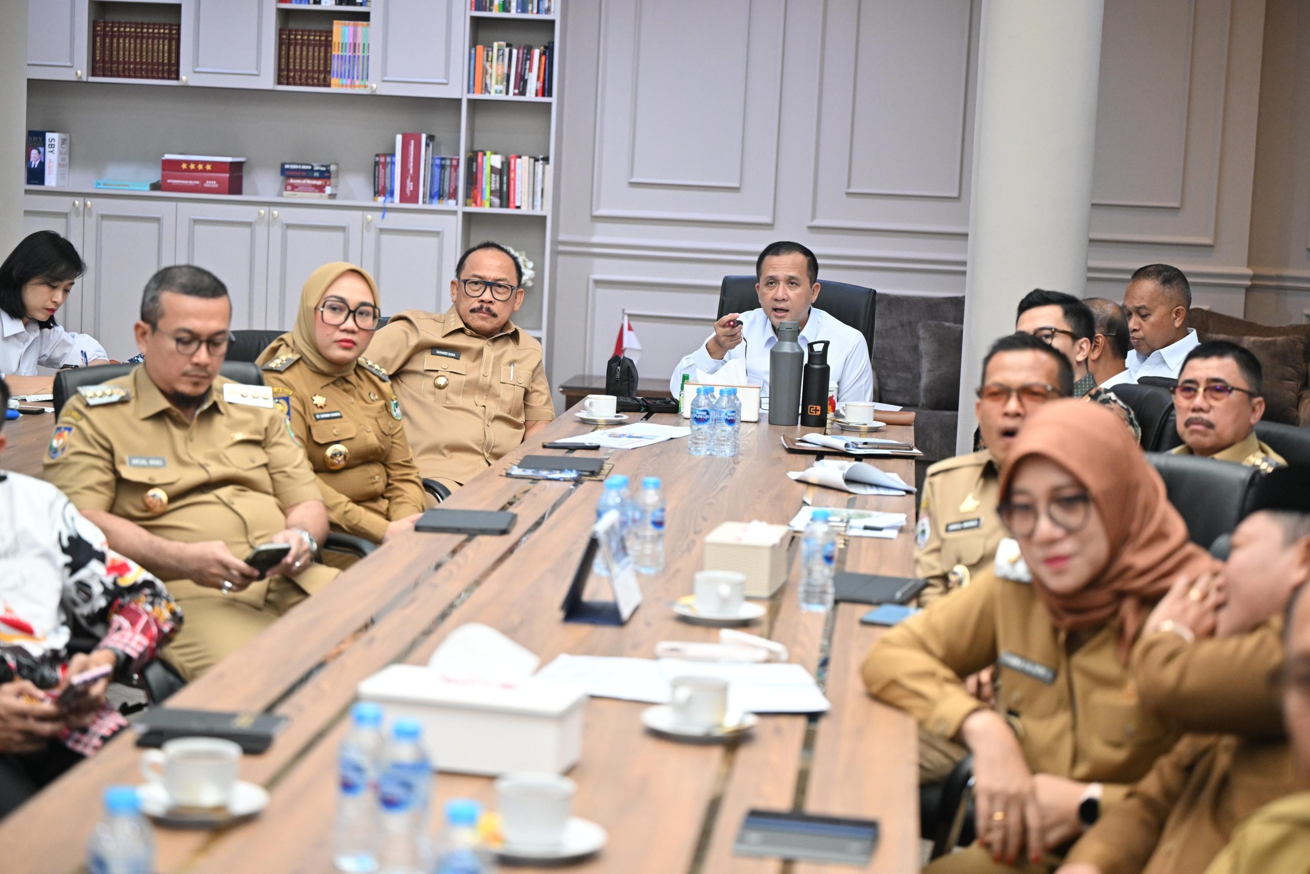 Tak Berkantor, Gubernur Sulbar dan Para Bupati Konsolidasi Program Strategis dengan Pemerintah Pusat