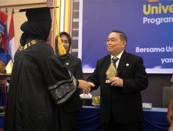 Salim S. Mengga Pesan Pada Wisudawan UT Majene, Jadilah Problem Solver, Bukan Sekadar Pemilik Gelar